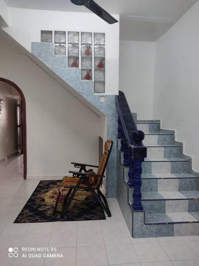R&R Homestay Simpang Renggam 外观 照片